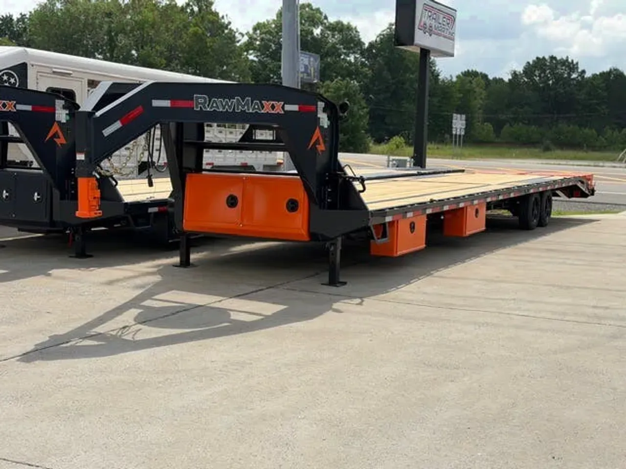 134957 - 2027 RawMaxx FDX 35+5 16K GN Flatbed Trailer