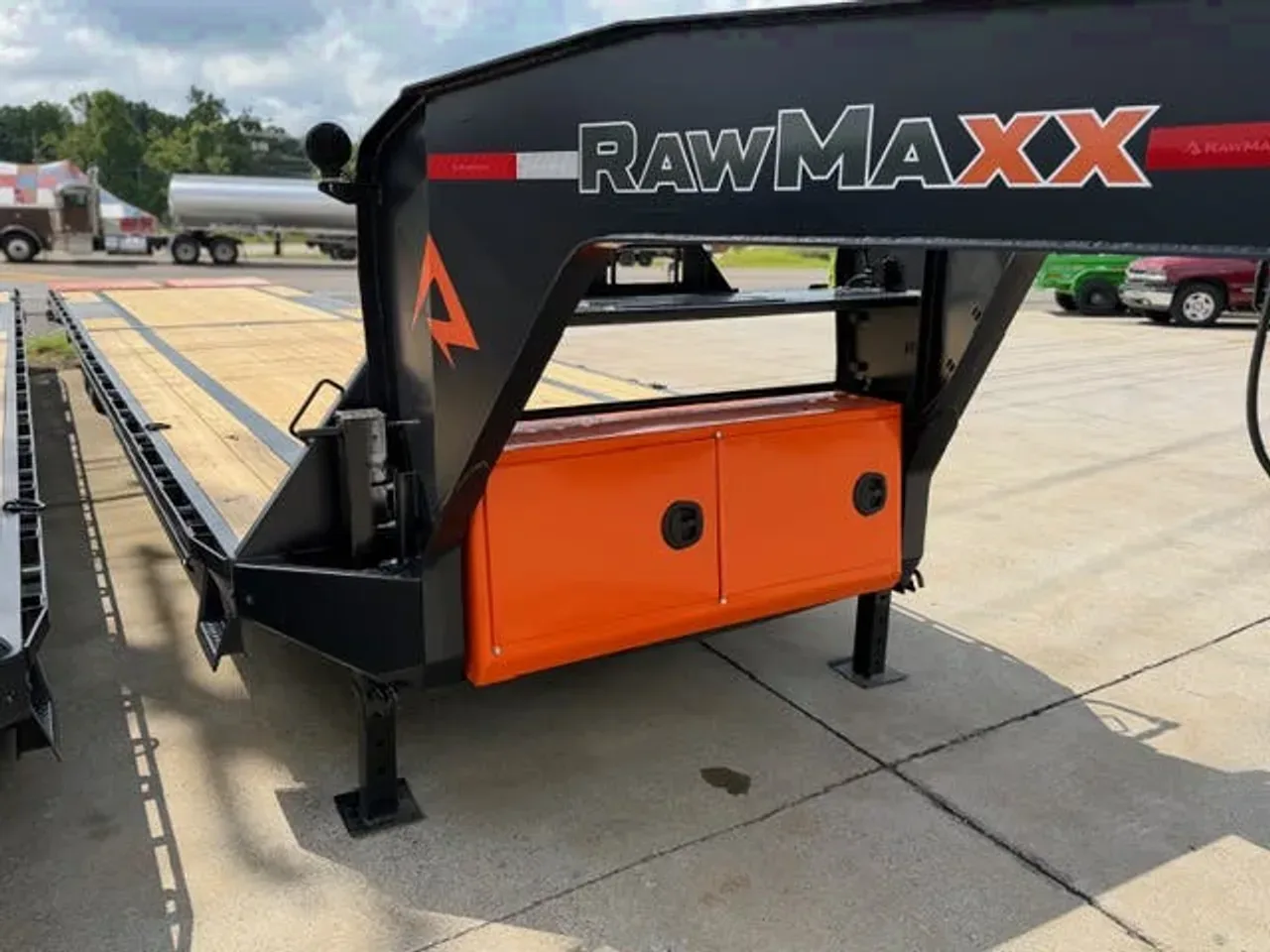 134351 - 2027 RawMaxx FDX 35+5 16K GN Flatbed Trailer