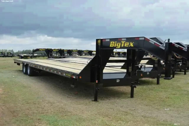 30ft (25+5) Gooseneck Flatbed Trailer w/Side Steps