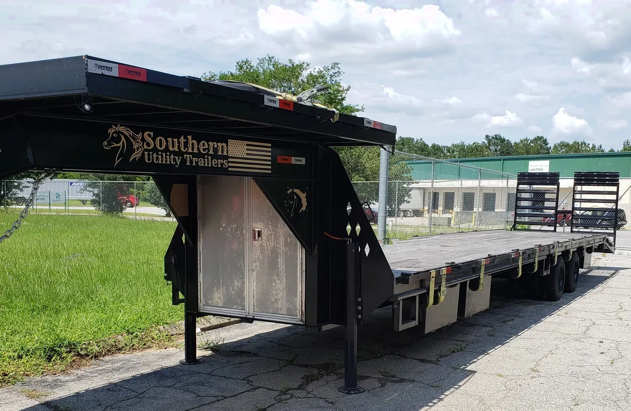 8.5 x 53 Gooseneck/5th Wheel Deck-over HD Trailer