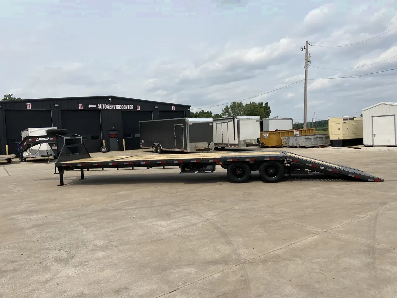 Lamar 36' Deckover Trailer with hydralic beavertail