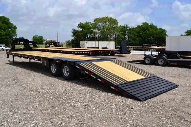 40ft GN Flatbed/Equipment Trailer w/Hydraulic Dovetail