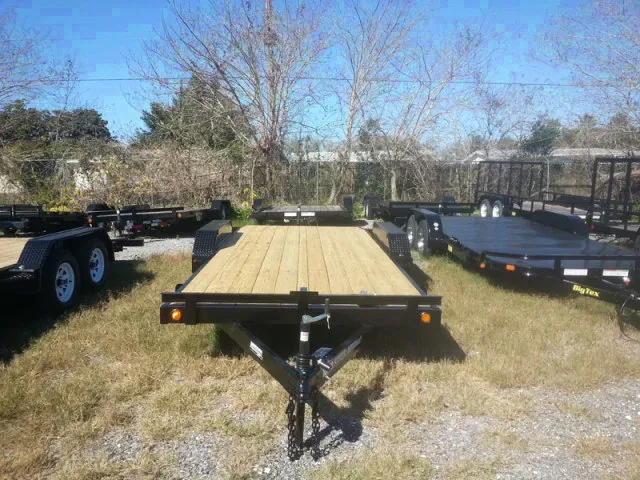 18FT FLATBED/CARHAULER WITH DIAMOND PLATE FENTERS