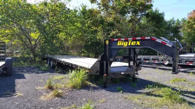 32+5ft Gooseneck Trailer - Deckover