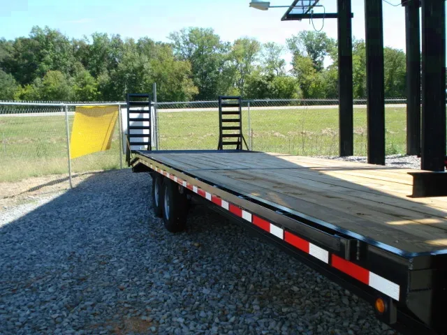 20ft GN Flatbed Trailer w/Stand Up Ramps