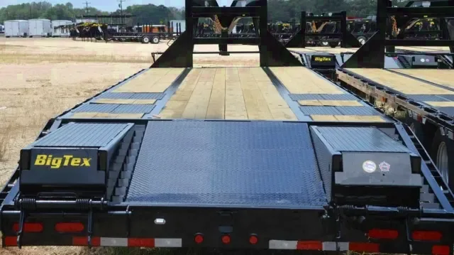 Gooseneck Flatbed Trailer 30ft Overall Length
