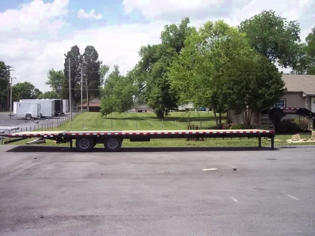 40FT GOOSENECK STRAIGHT DECK TRAILER W/RAMPS