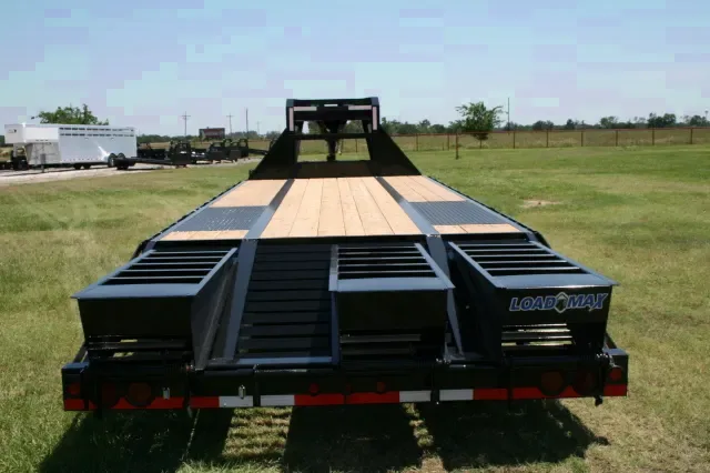 New Low-Pro Gooseneck 20+5ft Flatbed Equipment Trailer