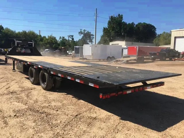 30ft Deckover Gooseneck Flatbed Trailer Black