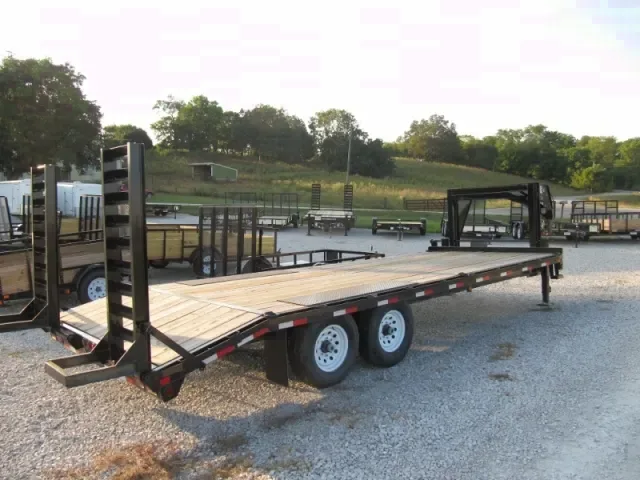 22FT Gooseneck Flatbed Trailer w/ Dovetail