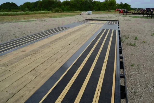 32 ft Gooseneck Flatbed Trailer w/Hydraulic Jack