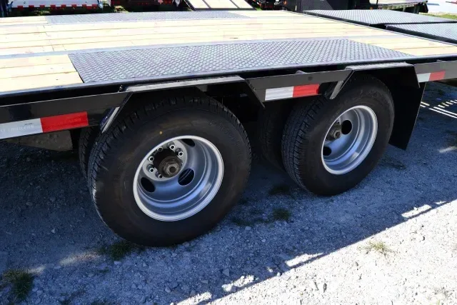 32ft Gooseneck Flatdeck Low Profile Pierced Beam Construction