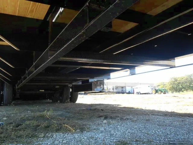 32ft Gooseneck Hydraulic Dovetail