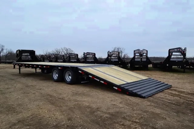 36ft Gooseneck Hydraulic Dovetail w/Self Contained Hydraulic Unit