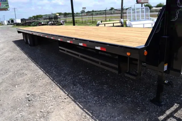 Gooseneck Flatbed w/Ramps 40ft