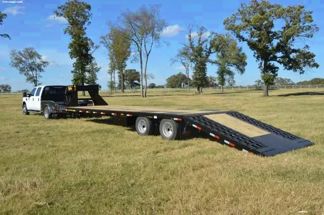 40ft Flatbed w/Hydraulic Dovetail