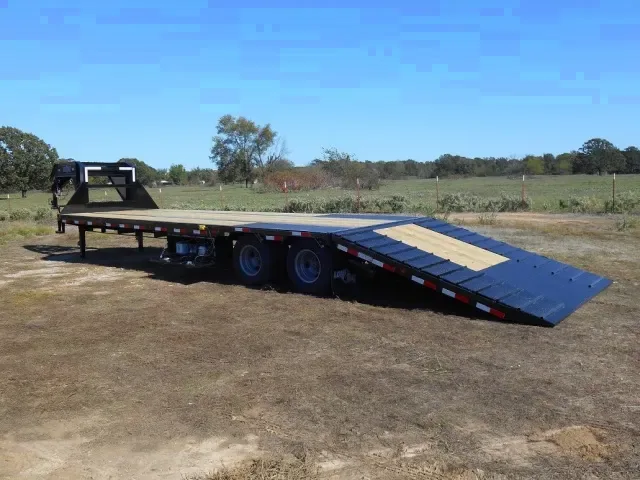 30ft Gooseneck Flatbed W/ 2 Ramps