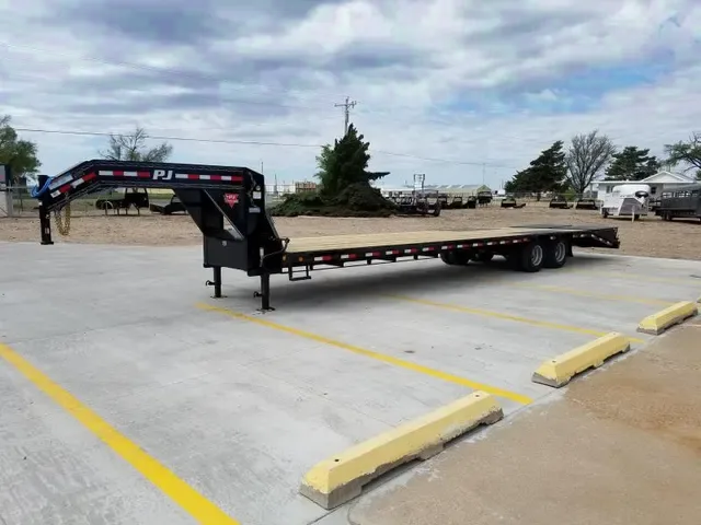 36ft Flatbed w/ 2- Oil Bath Brake Axles-12,000LB
