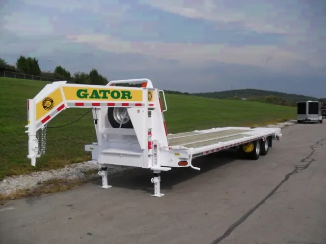 White 25+5ft Tandem Dual Gooseneck w/5' Dovetail