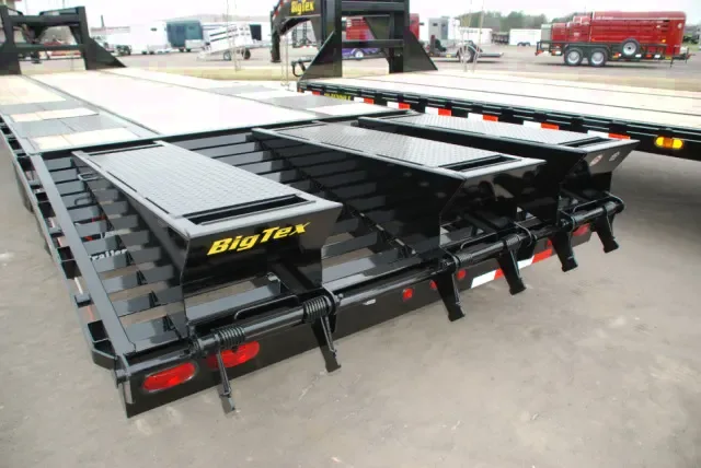 25ft  Gooseneck w/5' Dovetail - Pop Ups