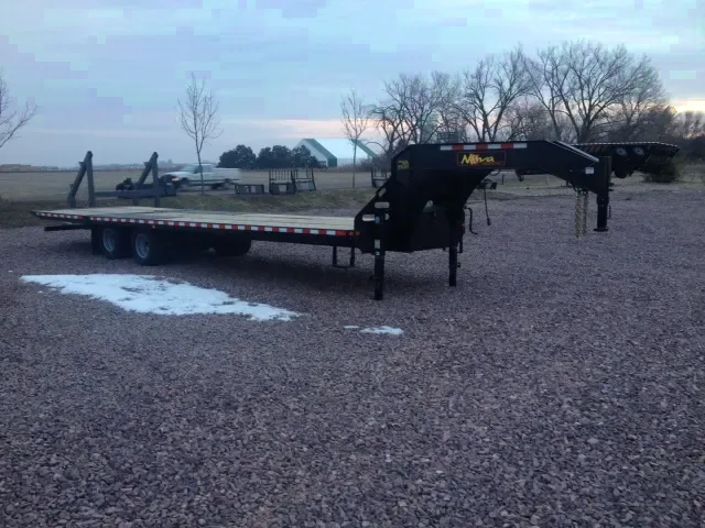 32ft GN 2-12k with Hydraulic Dovetail