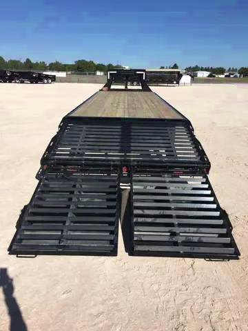 35ft Flatbed Gooseneck Trailer w/Ramps