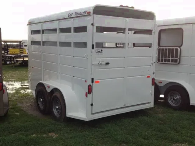 WHITE 2 HORSE TRAILER - SLANT LOAD