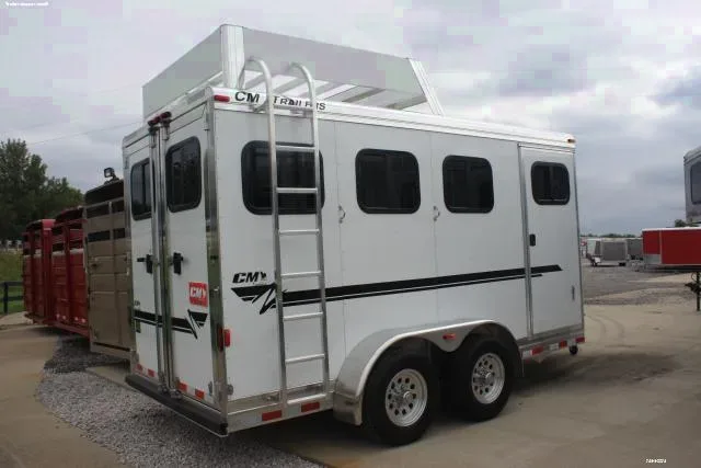 All Aluminum White V-nose 3 Horse Trailer w/hay Rack