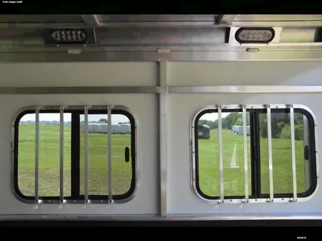 2 Horse w/Drop Feed Windows