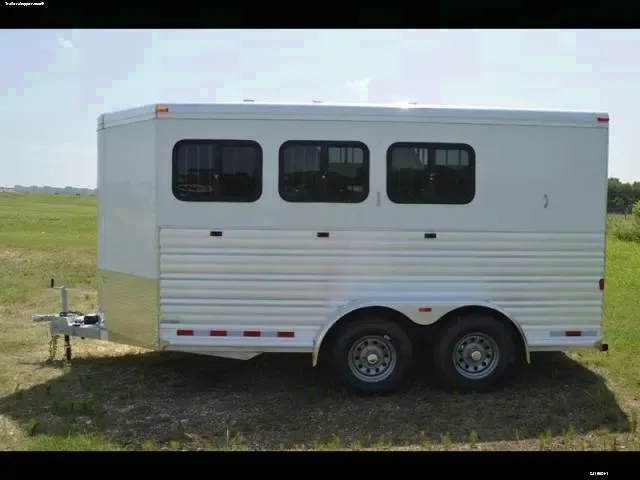 3 Horse Aluminum w/Drop Down Feed Doors