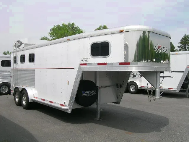 3 Horse Gooseneck w/Hay Rack