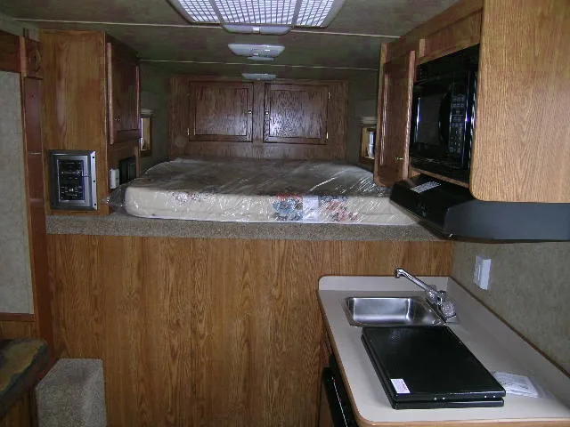 3 HORSE SLANT LOAD  WITH LQ AND AWNING
