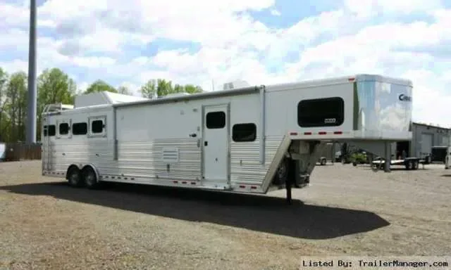 4 Horse Living Quarter Trailer w/Tandem 7000lb Axles