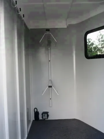 WHITE 2 HORSE BUMPER PULL TRAILER W/ SPARE TIRE