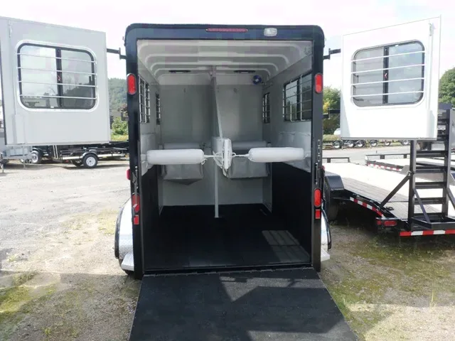 2 HORSE TRAILER W/RUBBER FLOOR