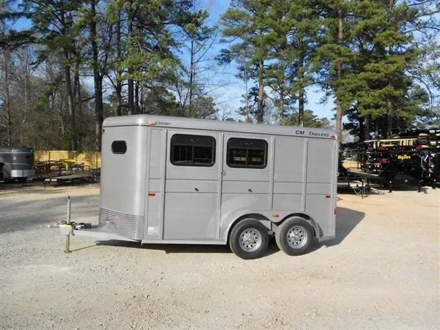 GREY 2 HORSE TRAILER WITH V-NOSE-WINDOW IN V