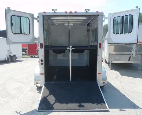 2 Horse Straight Load Gooseneck Trailer w/Feed Bag