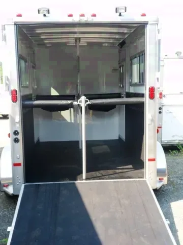 White 2 Horse Gooseneck Straight Load