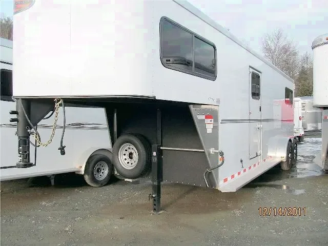 2-Horse Gooseneck Trailer Straight Load