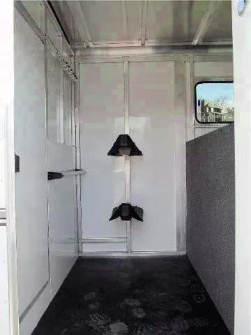2+1 Gooseneck 26ft Horse Trailer w/Saddle Racks
