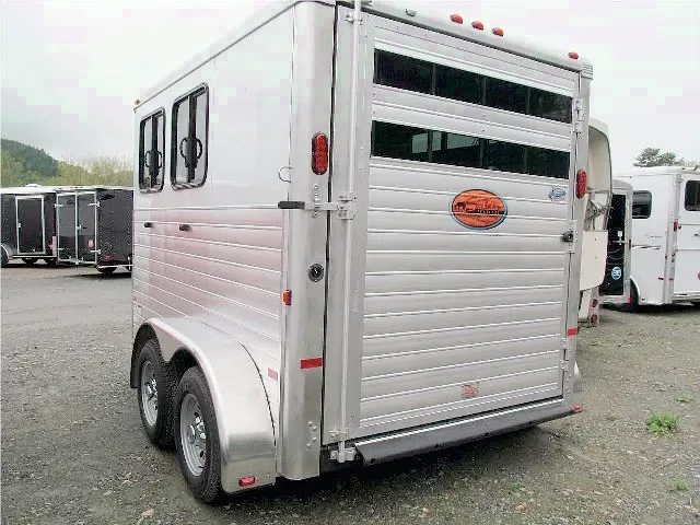 White 2-Horse Bumper Pull Trailer Slant Load