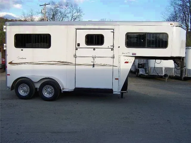 2 Horse WHITE GOOSENECK SLANT LOAD