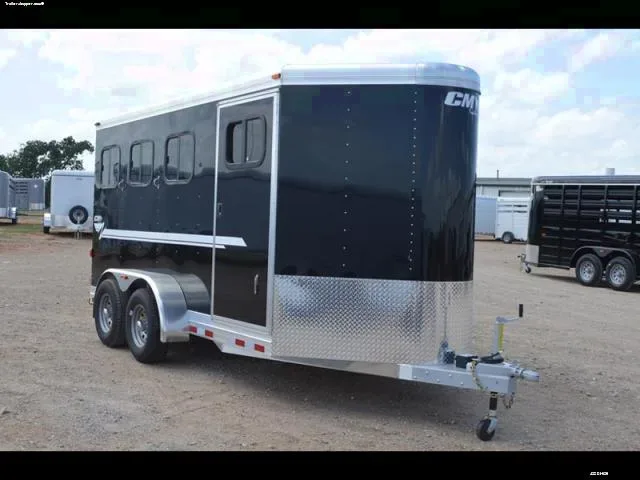 3 Horse Aluminum Trailer w/Lockable Front Tack