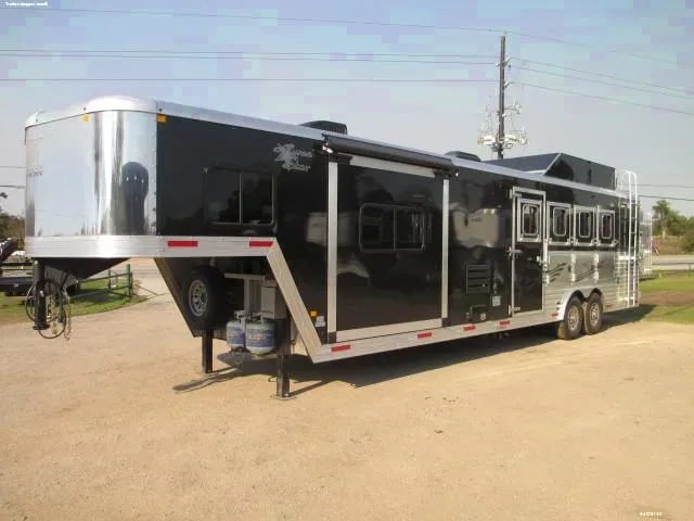 Aluminum 4 Horse GN Trailer w/Living Quarters