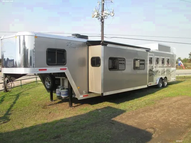 4 Horse Gooseneck Trailer w/Living Quarter