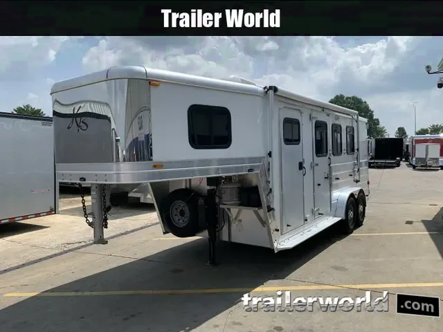 Pre-Owned 2005 Kiefer 3-Horse Living Quarters Gooseneck Trailer