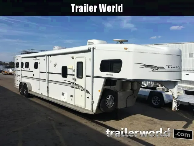 USED Trails West Living Quarter Mid Tack 3 Horse Trailer - Bowling Green, KY