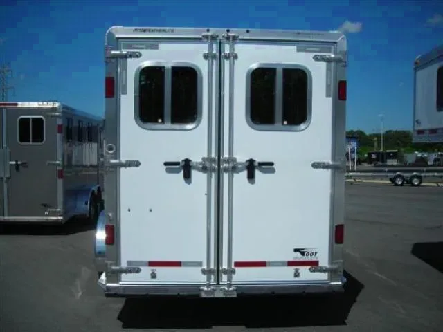 3 HORSE GOOSENECK TRAILER