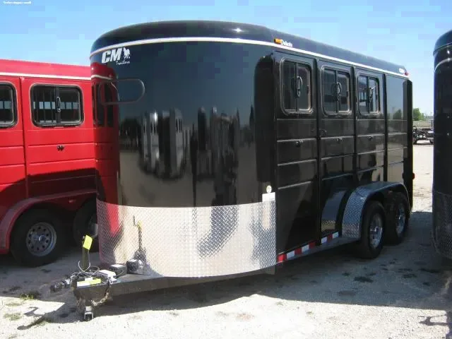 Black Slant Load 3 Horse Round Front Trailer