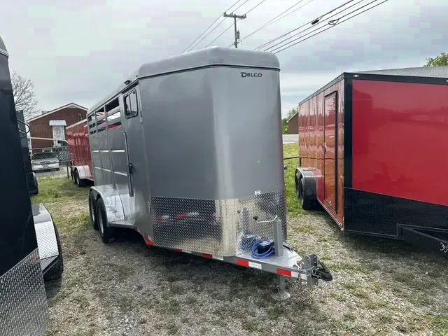 2025 Delco 2-Horse Slant Load Horse Trailer with Dressing Room - Clarksville, TN